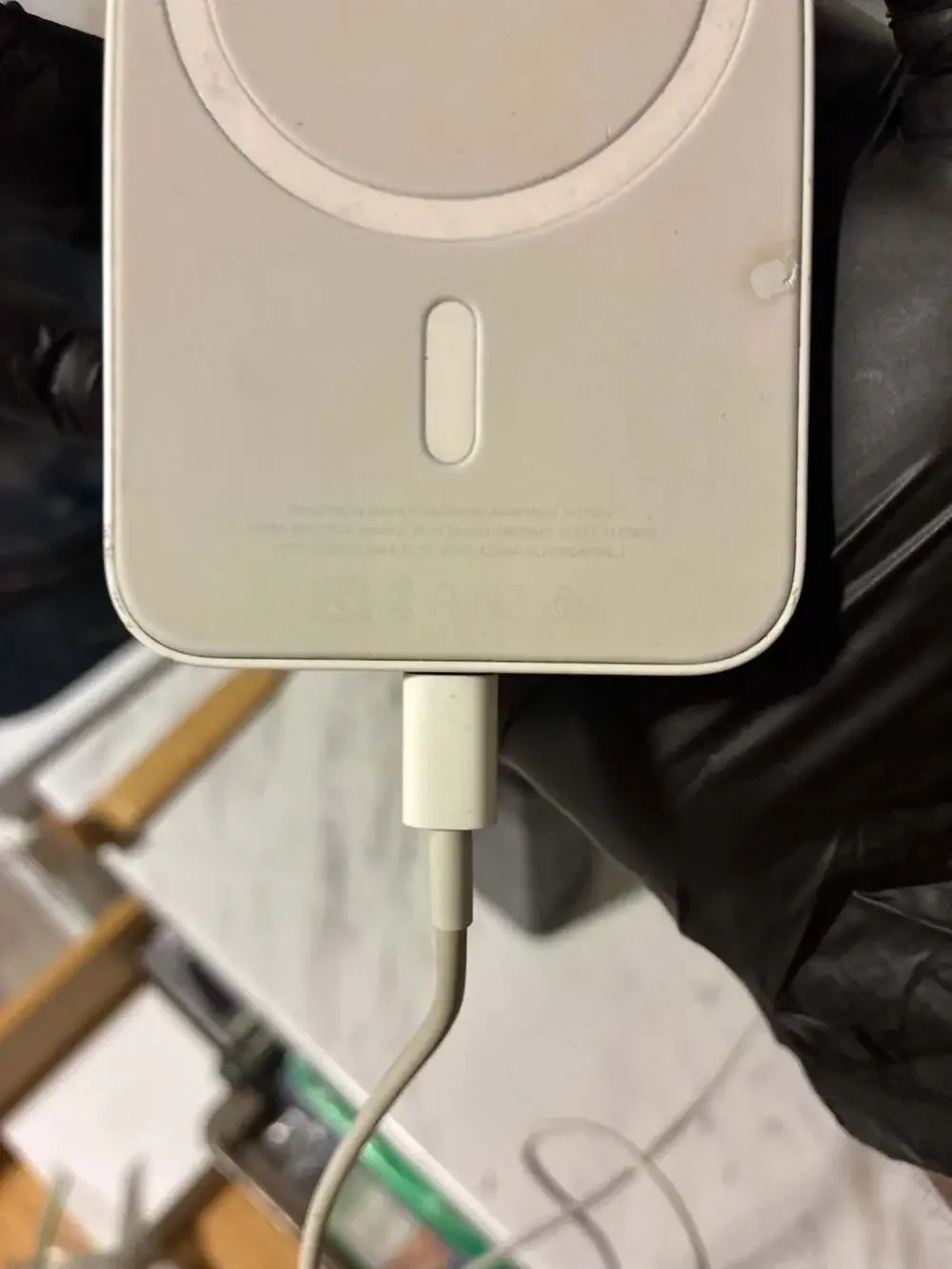 Apple MagSafe Battery Pack Model A2384